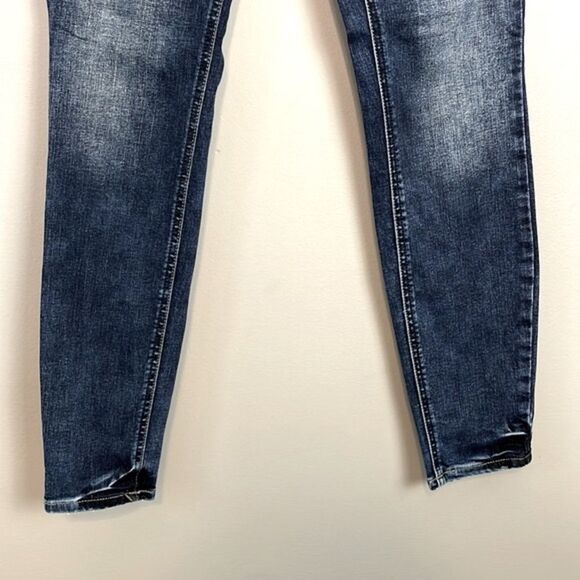 Silver Jeans.  The Elyse Skinny Jean. Size 27. - Picture 4 of 16